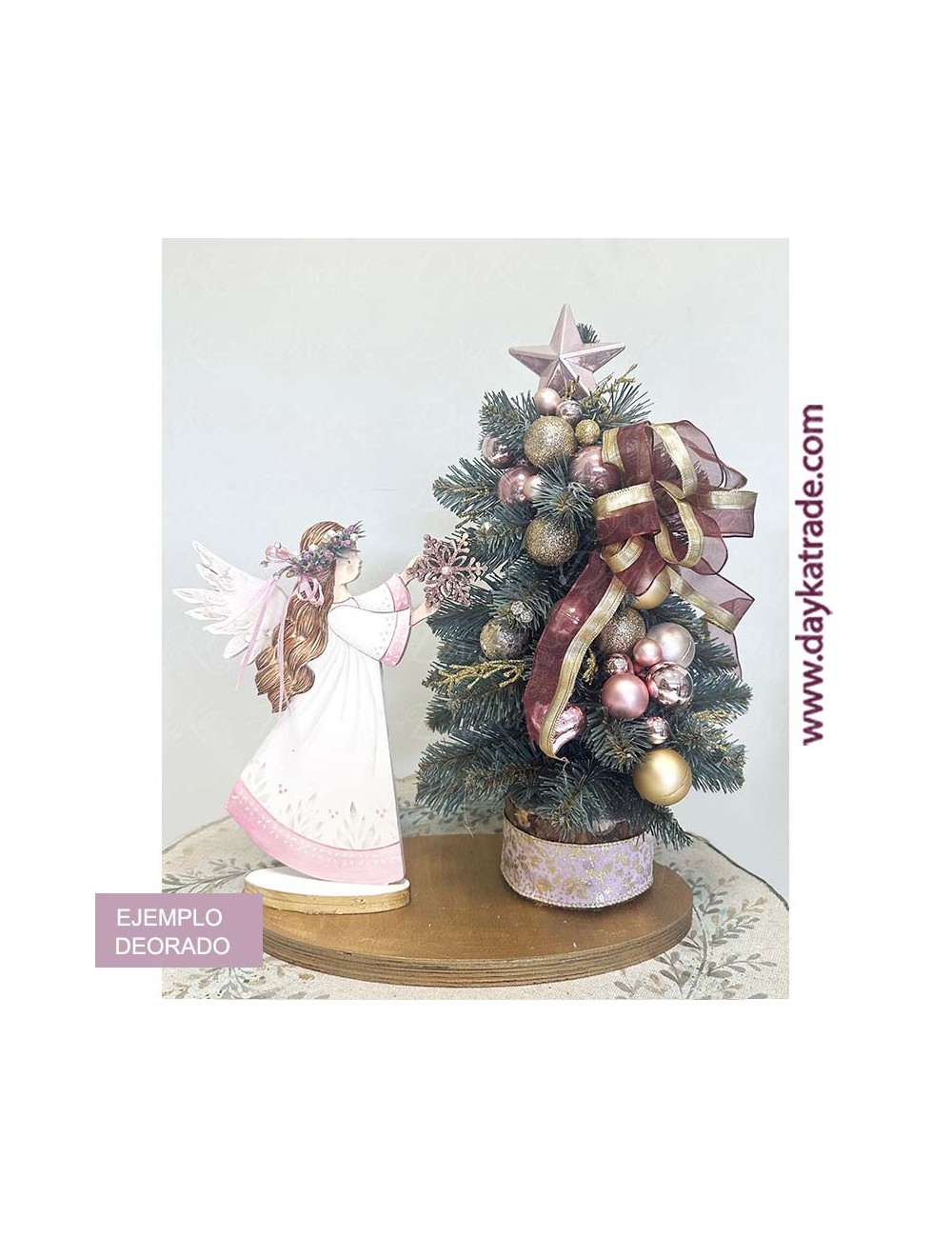 Angelita con peana y árbol