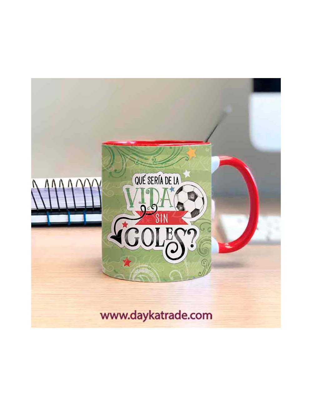 Taza pintada frase "¿qué sería de la vida sin goles?"