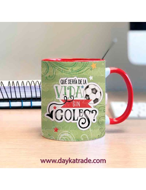 Taza pintada frase "¿qué sería de la vida sin goles?"